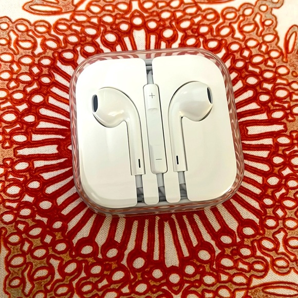 Apple Other - apple earpods